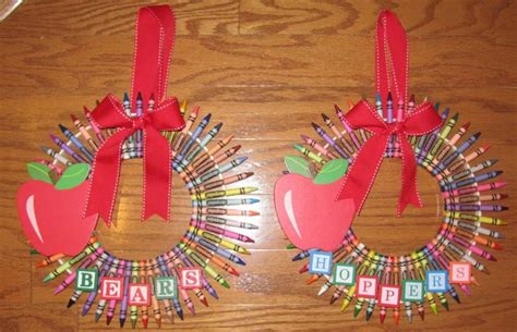 Cool Ways To Make A Crayon Wreath Guide Patterns Teacher Crayon