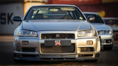 Heres Why The Nissan Skyline Gt R R Remains A Legend Among Legends