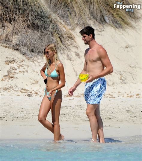 Mishel Gerzig Thibaut Courtois Relax On The Beach In Formentera