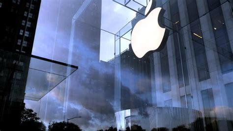 Wall Street Apple Apre A Dollari Superata Quota Miliardi