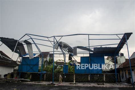 Sebanyak 157 Rumah Rusak Akibat Angin Puting Beliung Di Ciamis