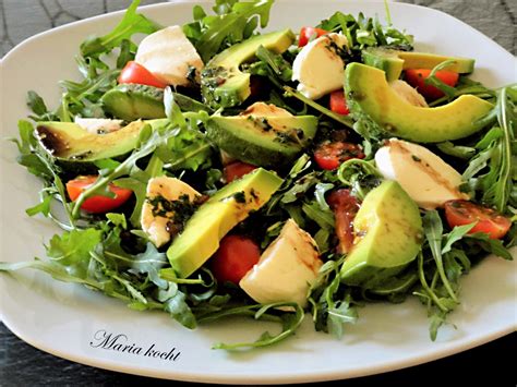 Maria Kocht Rucola Salat Mit Avocado Avok D S Rukkola Sal Ta