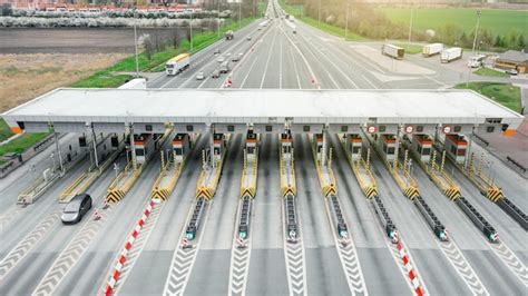 Cabina De Peaje De La Autopista Punto De Control En La Carretera Foto