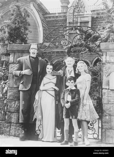 Los Munsters Fred Gwynne Yvonne De Carlo Al Lewis Butch Patrick