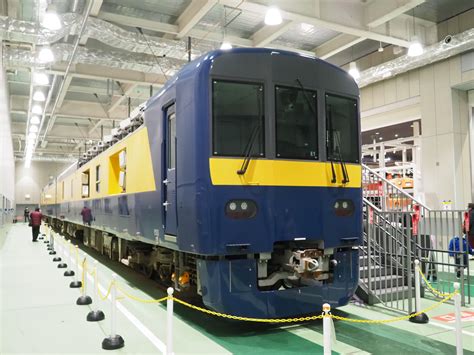 なんじゃこりゃ！？屋根には無数のカメラが最先端の“走る鉄道のお医者さん” Jr西日本の総合検測車「dec741」｜まいどなニュース