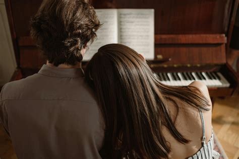 The 10 Most Romantic Songs to Play On the Piano - La Touche Musicale