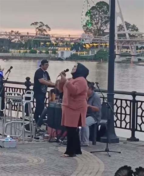 VIDEO Tular Nyanyi Lagu Janji Manismu Di Waterfront Nada Tinggi