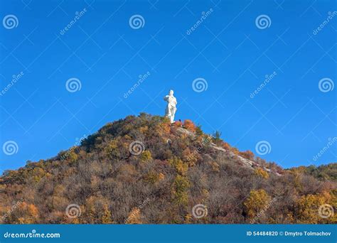 Monumento Al Artem Revolucionario Svyatogorsk Cubista Ukrain Foto De