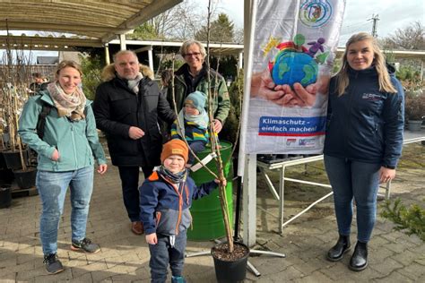 B Ume F R Unnas Klima Gro Er Andrang Bei Verschenkaktion