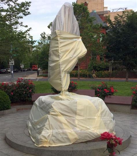 Mahatma Gandhi's statue in US vandalised; envoy apologises - Rediff.com India News