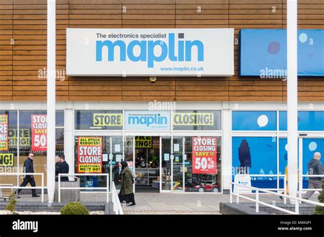 Maplin electrical store closing down in Crown Wharf Shopping Park in ...