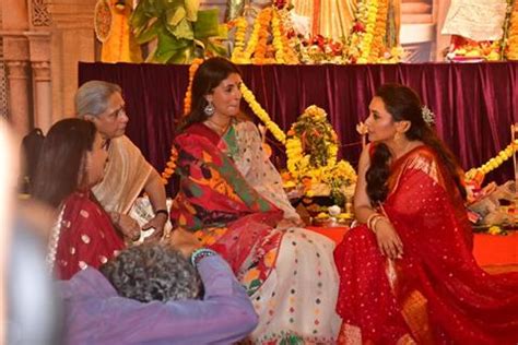 Jaya Bachchan Rani Mukerji And Shweta Nanda Snapped At Durga Puja