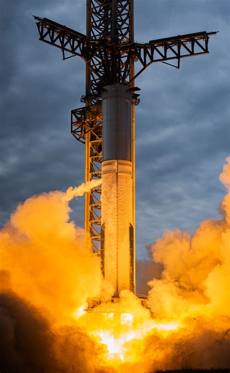 Spacex Shares Stunning Pictures And Aerial Footage Of Starship Booster 7 S 31 Engine Static Fire