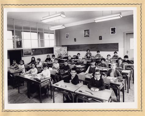 Photo De Classe Cours élémentaire 2ème Année De 1970 Ecole Victor Hugo