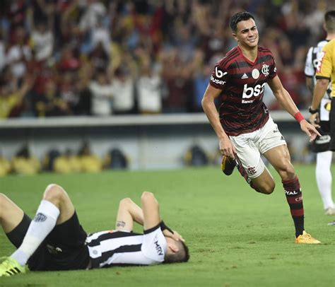 Bigode grosso Na saideira para Seleção Reinier tenta manter média de