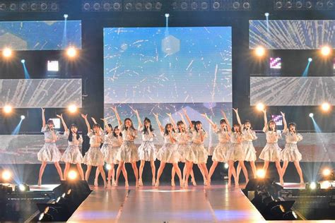 乃木坂46、キュートさ全開 美脚際立つ衣装で圧巻ステージ：rakuten Girlsaward 2023 Autumn／winter【エンタメ】