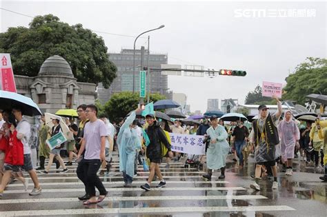 現場喊「破5萬人」！820還路於民大遊行大雨澆不熄 賴侯柯郭現身力挺 政治 三立新聞網 Setncom