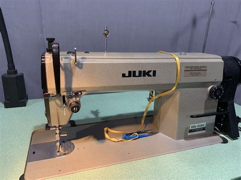 Juki Ddl 5550 Commercial Sewing Machine Complete Set Up In Great Condition For Sale In Houston