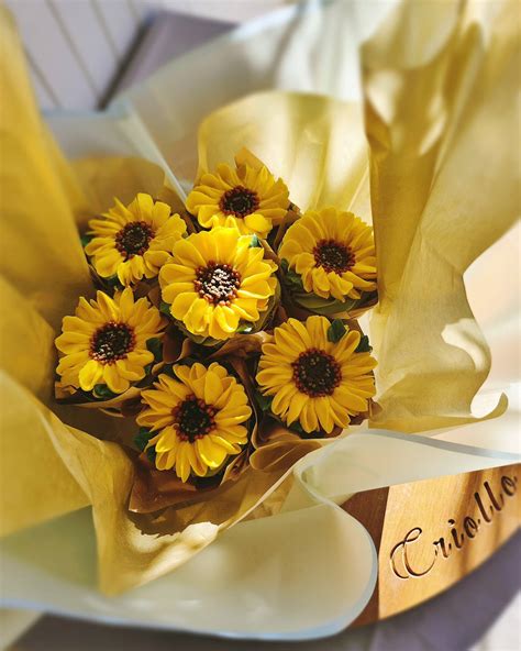 Sunflower Cupcake Bouquet (Standard & Large) - Criollo Designer Cakes