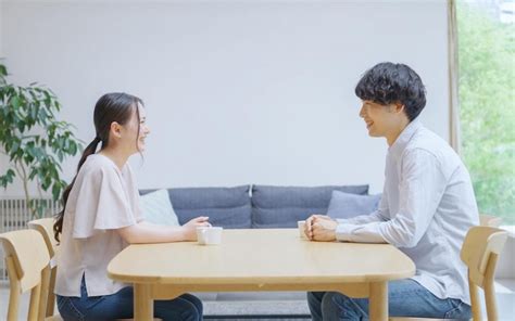 彼氏に結婚の話を切り出すタイミングとは【女性100人の体験談】女性からは321、男性からは何？ Oggijp