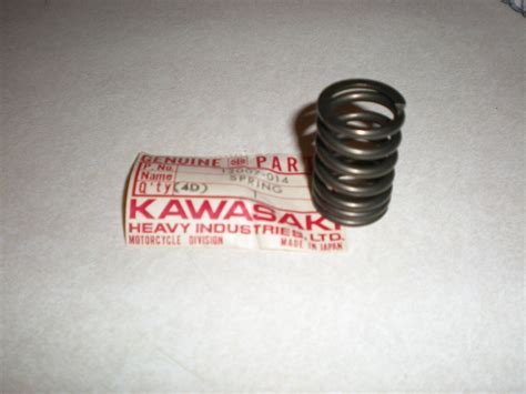 New NOS Genuine Kawasaki Inner Valve Spring KEF KL KLF 300 KLT KZ 400