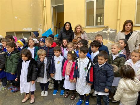 I Bambini Della Scuola Dellinfanzia E Della Classi Prime E Seconde Della Scuola Primaria