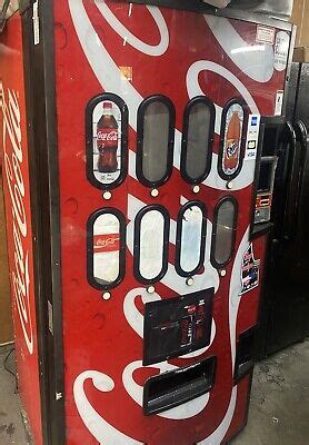 DIXIE NARCO DN 501E 8 SELECTION SODA DRINK VENDING MACHINE CC READER