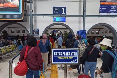 Ribu Penumpang Berangkat Dari Stasiun Gambir Dan Pasarsenen Kai