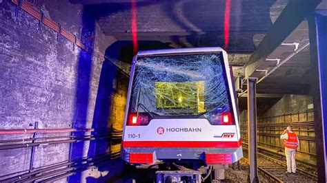 U Bahn Unfall Auf Linie U1 Verletzte Nach Tunnel Kollision Hamburg