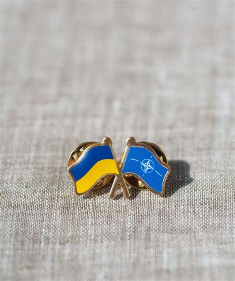 Значок "Україна - НАТО" - Незалежні. Вишиванки та українські сувеніри в ...