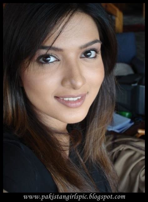 India Girls Hot Photos Sara Chaudhry Drama Actress Pics