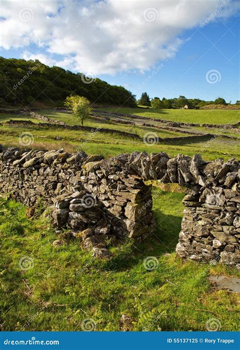 Gap In The Wall Royalty-Free Stock Photography | CartoonDealer.com ...