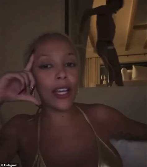 Doja Cat Is Flashed By Her Male Pal During Chaotic Instagram Live Ny