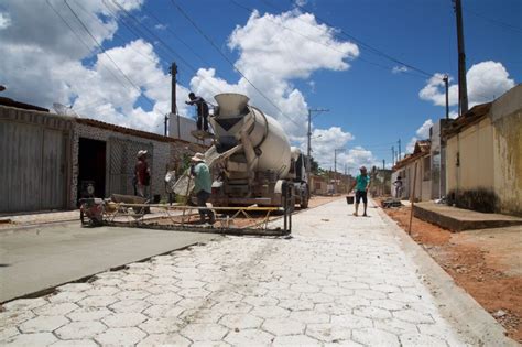 Prefeitura Pavimenta Rua Em Teixeira De Freitas Primeirojornal