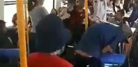 Brutal Pelea En El Tren Roca Vendedores Ambulantes Se Agarraron A