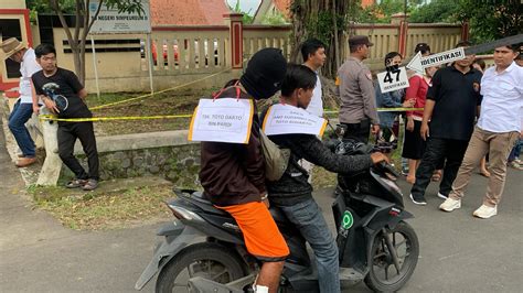 Rekonstruksi Kasus Pembunuhan Fn Pelaku Peragakan Adegan Di Depan