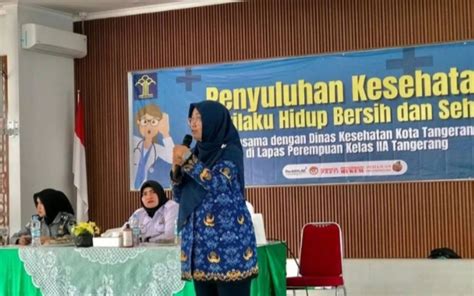 Penyuluhan Kesehatan Phbs Untuk Warga Binaan Lapas Perempuan Kelas Ii A