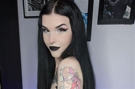 Im A Sexy Goth Girl People Pay A Mint To See My Tattoos And Curves