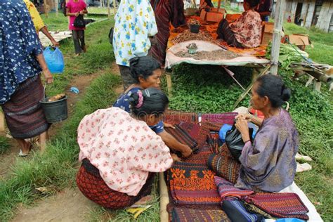 People Of Minoritary Ethnic Group In A Market Of Indonesia Editorial