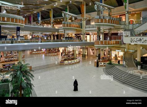 Kingdom Center Shopping Mall Riyadh Saudi Arabia Stock Photo Alamy