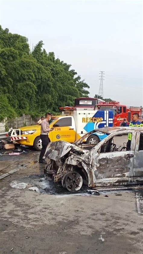 Kecelakaan Maut Di Tol Japek 12 Orang Tewas