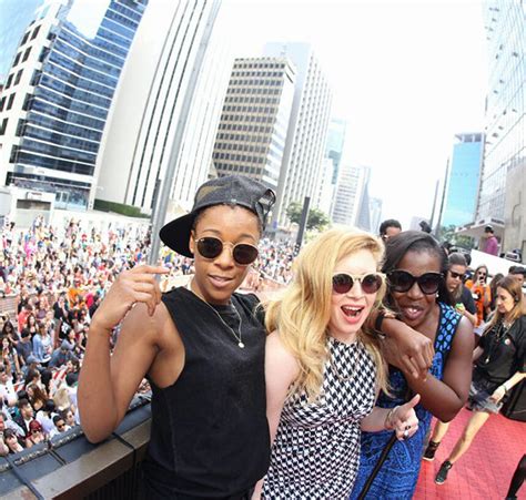 Atrizes de Orange is The New Black são destaque na Parada Gay em SP