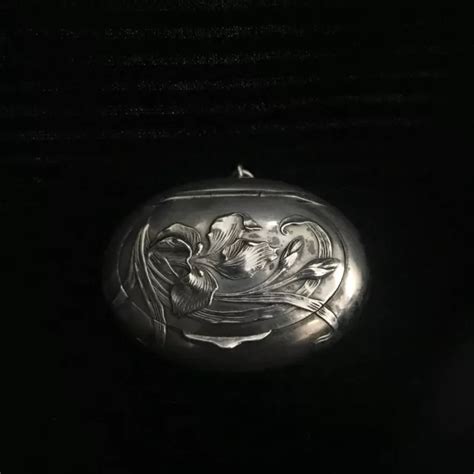 ANCIEN PENDENTIF ART Nouveau en argent massif à decor diris Boîte à