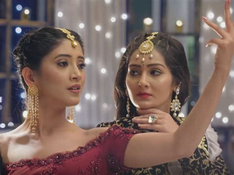 Naira Dresses In Yrkkh Yeh Rishta Kya Kehlata Hai Promo Naira Enters Kartik S House With