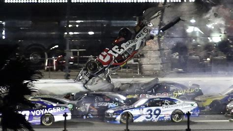 Daytona Nascar Pilot überlebt Horror Crash Fast Unverletzt