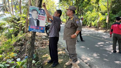 Satpol Pp Enrekang Tertibkan Spanduk Dan Baliho Liar Rakyat Sulsel