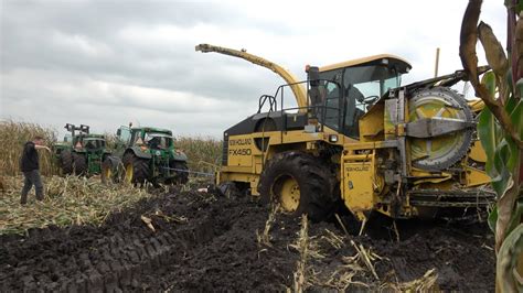 Mais Hakselen En Muurvast In De Modder Met New Holland Fx John