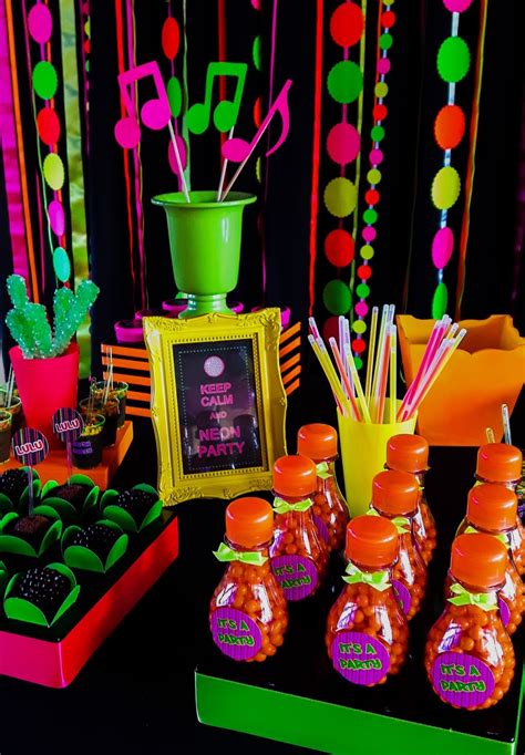 Festa de 15 anos neon 60 inspirações e ideias modernas para decorar