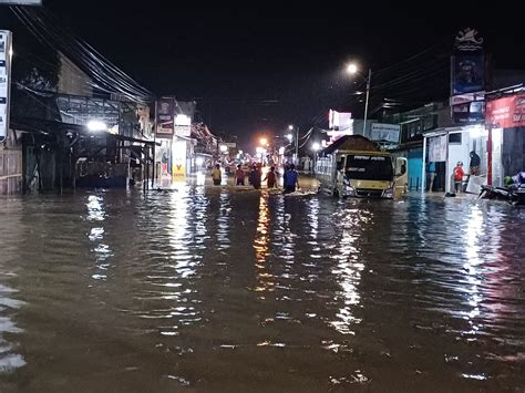 Sungai Babakan Di Brebes Meluap Sejumlah Desa Di Kecamatan