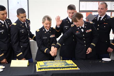 Illinois Army National Guard Welcomes New Commissioned Officers